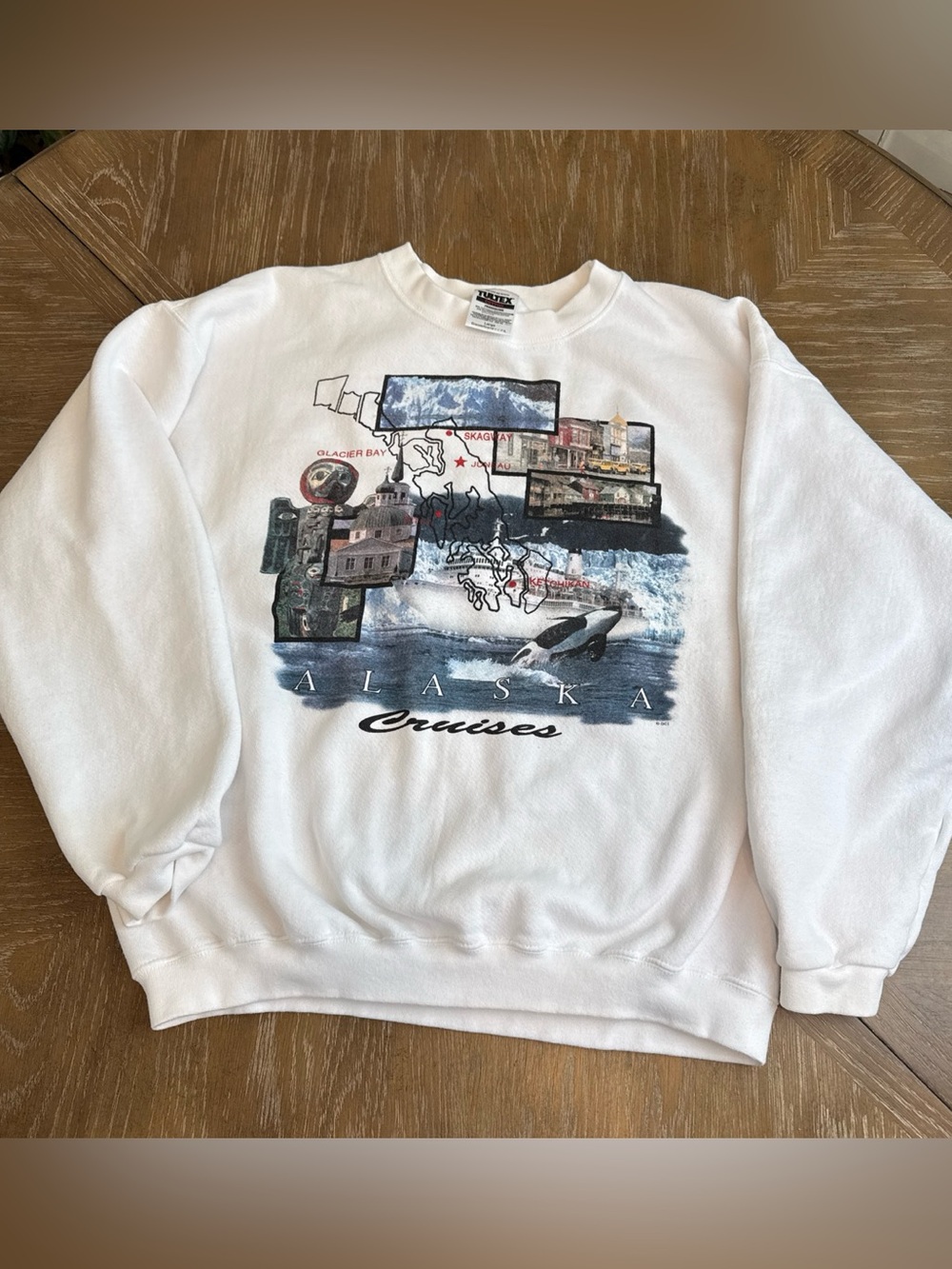 Vintage Alaska Cruises Graphic Crewneck Sweatshirt